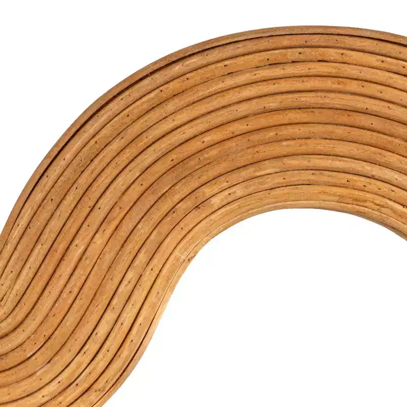 Specchio da parete con cornice in rattan smerlata