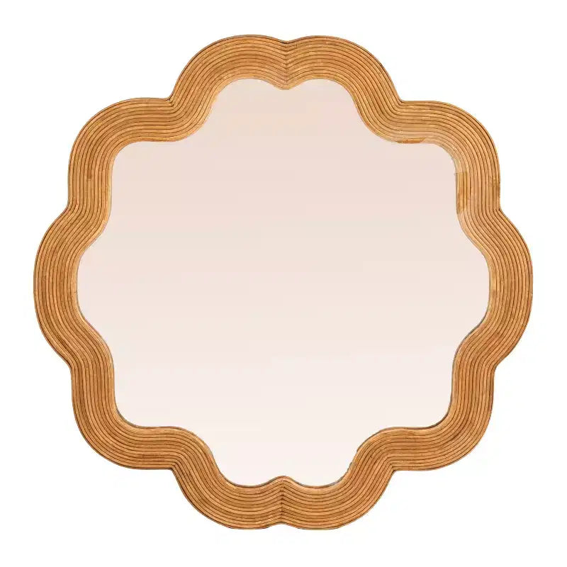 Specchio da parete con cornice in rattan smerlata