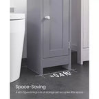Mobiletto salvaspazio da bagno stretto con ripiani regolabili e anta, Organizzatore da pavimento per carta igienica e articoli da toeletta, Design anti-ribaltamento