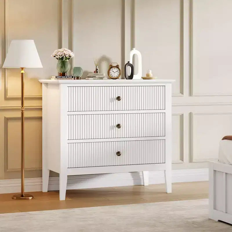 Comodino con 3 cassetti scanalati, comodino da 80 cm per camera da letto, cassettiera moderna in legno, comodino grande verniciato con 3 cassetti
