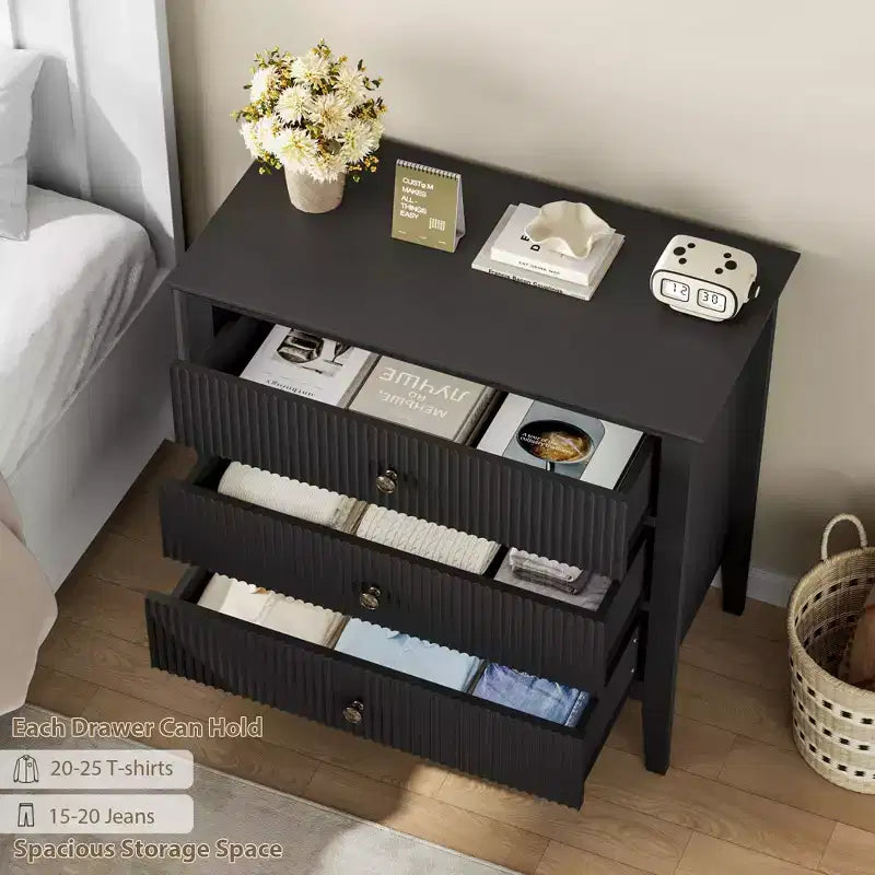 Comodino con 3 cassetti scanalati, comodino da 80 cm per camera da letto, cassettiera moderna in legno, comodino grande verniciato con 3 cassetti