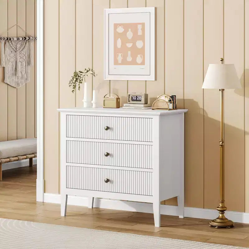Comodino con 3 cassetti scanalati, comodino da 80 cm per camera da letto, cassettiera moderna in legno, comodino grande verniciato con 3 cassetti